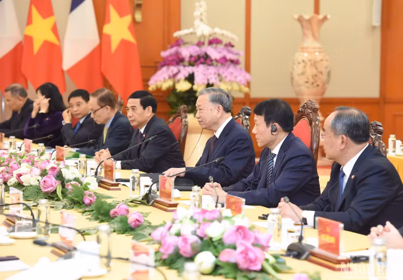 Vietnamese delegation at the event