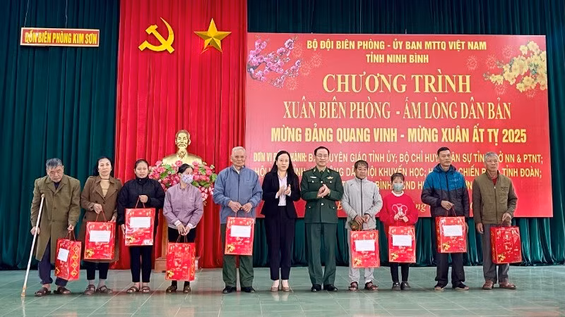 Gifts presented to disadvantaged households at the event