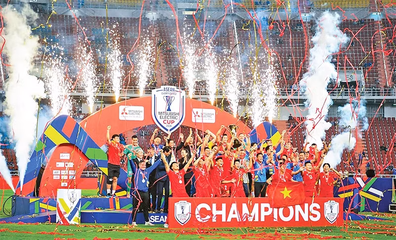 Vietnam beat Thailand to claim 2024 ASEAN Cup trophy (Photo: Thanh Dat)