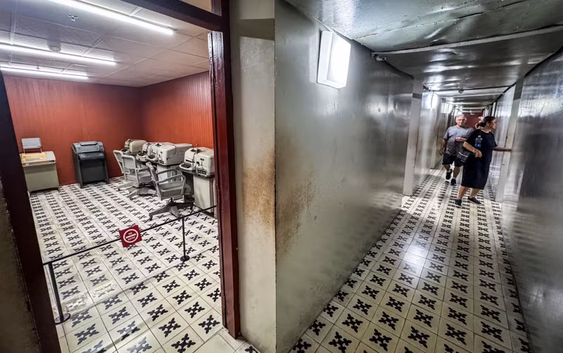 It is a solid structure, 72.5 meters long, 0.8 to 22.5 meters wide, and 0.6 to 2.5 meters deep, with interconnected concrete rooms, 5mm steel-clad walls, and its own ventilation system.