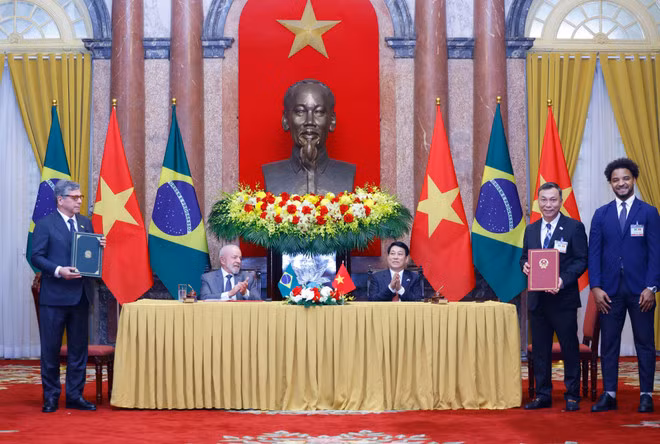 Vietnamese, Brazilian Presidents meet with the press ảnh 3 Vietnamese, Brazilian Presidents meet with the press ảnh 3