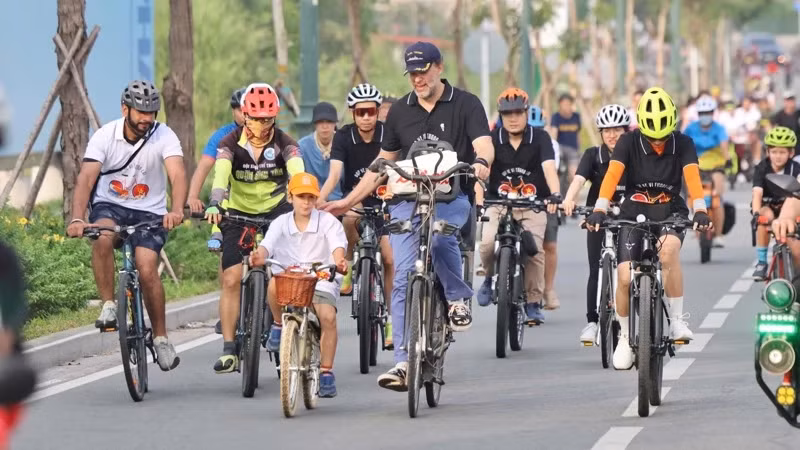 Nearly 400 people join green cycling event in Ho Chi Minh City 