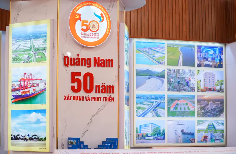 Photos of Quang Nam Province’s socio-economic achievements on display at the exhibition. (Photo: baoquangnam.vn)