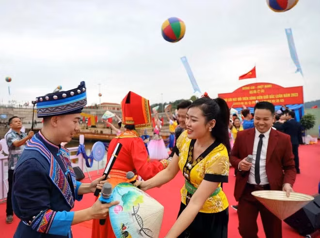 Chinese top leader's visit bears strategic significance: Deputy PM ảnh 1 Chinese top leader's visit bears strategic significance: Deputy PM ảnh 1