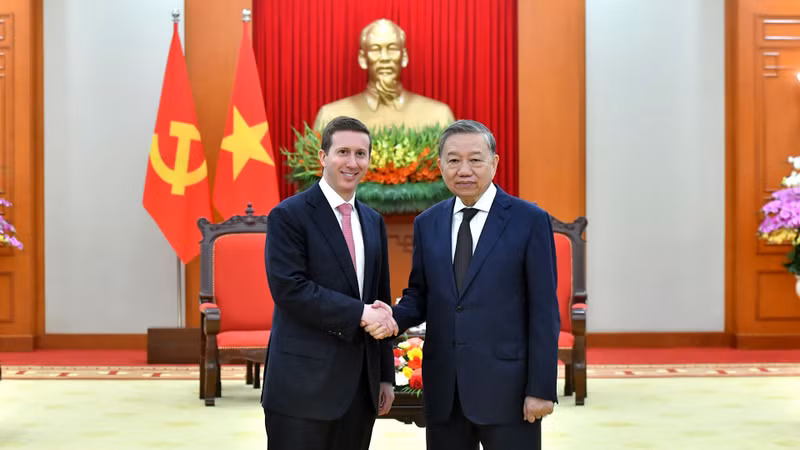 Party General Secretary To Lam (R) receives CEO of Warburg Pincus Jeffrey David Perlman