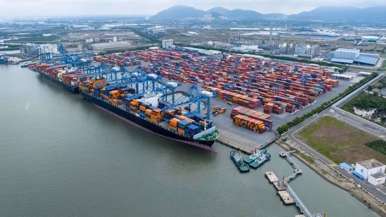 Cai Mep-Thi Vai seaport cluster welcomes first ships on first day of Lunar New Year 