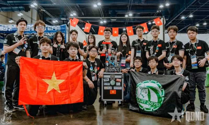The Vietnamese team at the competition (Photo: QDND)