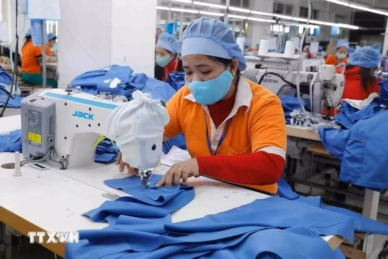 Inside Hung Viet Garment Joint Stock Company (Photo: VNA)