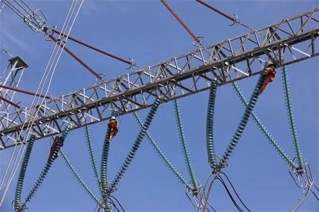 The Ministry of Industry and Trade has proposed electricity price adjustments every two months. (Photo: VNA)