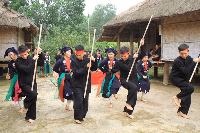 The music of Tac Xing employs simple bamboo instruments that resonate like the heartbeat of Mother Earth.