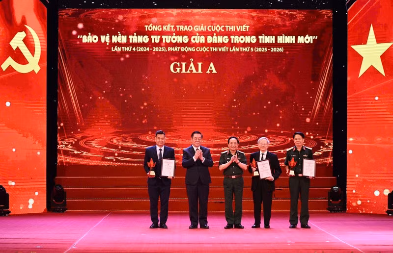 Winners of the A prize honoured at the award ceremony 