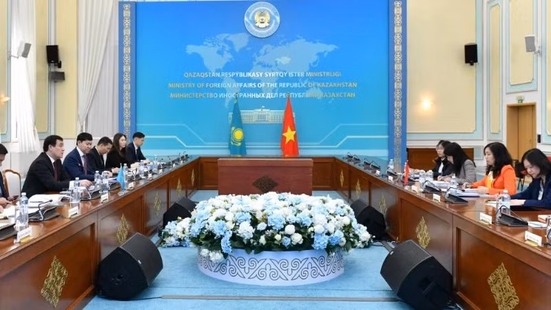 An overview of the Vietnam-Kazakhstan political consultation on March 3 (Photo: VNA)