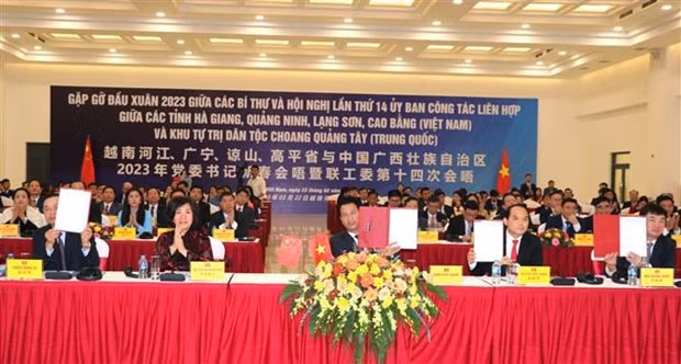 At the conference, the two sides ink an agreement on cooperation in personnel training in the 2023 – 2027 period, and eight agreements in other areas. (Photo: VNA)