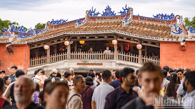 In pictures: Hoi An Ancient Town teeming with visitors on National Day holiday