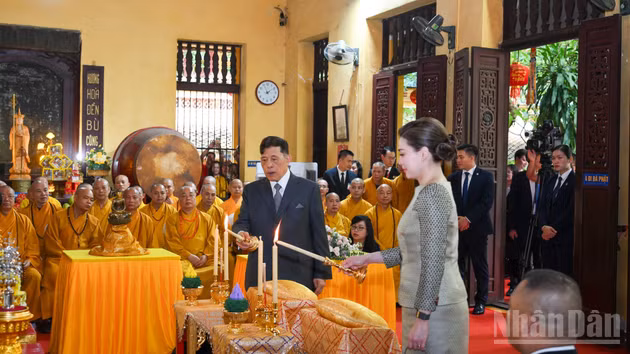 In pictures: Thai King and Queen attend prayer ceremony for peace at Quan Su Temple