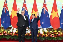 PM Pham Minh Chinh (R) and Speaker of the New Zealand House of Representatives (Parliament) Gerry Brownlee (Photo: NDO) 