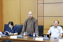 Venerable Thich Duc Thien, a deputy of Dien Bien province, contributes his opinions. (Photo: VNA)