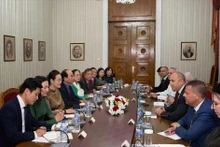 The meeting between Bulgarian President Rumen Radev and the Vietnamese delegation in Sofia on June 4. (Photo: VNA) 