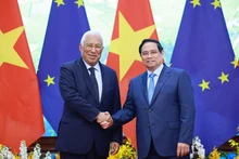 Prime Minister Pham Minh Chinh (R) meets with President of the European Council (EC) António Costa in Ha Noi on January 29. (Photo: VNA)
