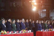 Party General Secretary To Lam and other delegates pay tribute to President Ho Chi Minh at the live TV programme in Cao Bang Province. (Photo: VNA)