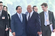 Prime Minister Pham Minh Chinh welcomes EC President António Costa.