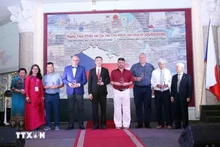Commemorative medals of the Vietnam–Slovakia Friendship Association presented to Vietnamese Ambassador to the Czech Republic Duong Hoai Nam, Jozef Belicky, Mayor of Sala town in Slovakia’s Nitra region, and individuals contributing to people-to-people diplomacy between Ho Chi Minh City and the people of the Czech Republic and Slovakia. (Photo: VNA)