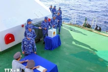 Crew members aboard a vessel on duty in Con Dao special zone cast their ballots (Photo: VNA) 