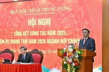 Politburo member and permanent member of the Party Central Committee’s Secretariat Tran Cam Tu speaks at the meeting (Photo: NDO)