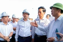 Minister of Construction Tran Hong Minh (far right, wearing a pith helmet) inspects the construction progress of the Ho Chi Minh City–Long Thanh–Dau Giay Expressway project.