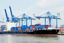 Businesses need to proactively develop risk prevention measures when signing transport contracts. (Photo: NAM NGUYEN)