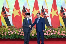 Prime Minister Pham Minh Chinh holds a meeting with Sultan of Brunei Haji Hassanal Bolkiah in Ha Noi on December 1, 2025. (Photo: NDO)