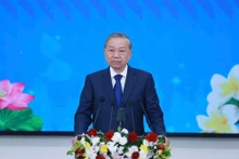 Party General Secretary To Lam delivers a policy speech at the Lao National Academy of Politics and Public Administration in Vientiane on December 1. (Photo: VNA)