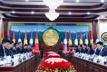 General Secretary of the Communist Party of Viet Nam (CPV) To Lam and General Secretary of the Lao People’s Revolutionary Party (LPRP) hold talks in Vientiane on December 1, 2025. (Photo: VNA)