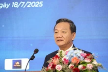 Vietnamese Ambassador to Laos Nguyen Minh Tam addresses the seminar (Photo: VNA)