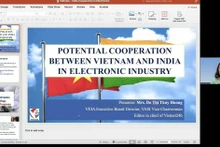 Do Thi Thuy Huong, a member of the Executive Board of the Viet Nam Electronic Industries Association (VEIA), speaks at the seminar. (Photo: Screenshot) 