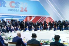 Prime Minister Pham Minh Chinh (fifth from left) attends and delivers a speech at the the plenary session of the expanded BRICS Summit in Kazan, Russia, in October 2024. (Photo: VNA) 