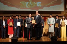 Dr. Nguyen Hong Son (top row, right) at the Spring Homeland programme 2026 in Japan.