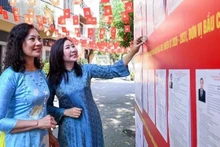 A voter list posting site at Polling Area No. 7, Polling Station No. 3, Ba Dinh Ward, Ha Noi. (Photo: Thanh Dat)