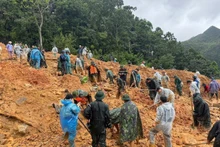 Search and rescue work in Ma Lau A village, Lung Cu commune, Tuyen Quang province (Photo: VNA)
