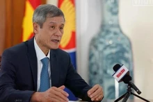 Vietnamese Ambassador to Cambodia Nguyen Minh Vu speaks to the Nhan Dan correspondent in Cambodia. (Photo: DINH TRUONG)