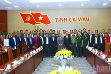 Members of the Koh Kong Province delegation pose for a commemorative photo during their visit to Ca Mau Province.