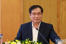 Vice Chairman of the Party Central Committee's Commission for Information, Education and Mass Mobilisation Phan Xuan Thuy speaks at the press training conference in Ha Noi on December 30. (Photo: NDO) 