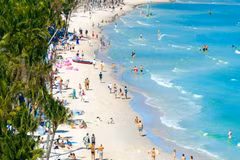 AirAsia highlights Kem Beach as a family-friendly destination, where children can play on the sand while parents enjoy a little more time relaxing by the sea. (Photo: VNA)