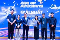 The Quarter Zip team wins first prize at the 2025 VNPT AI Hackathon with its Pine AI project.
