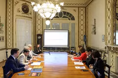 At the working session with representatives of Austral University (Photo: VNA)