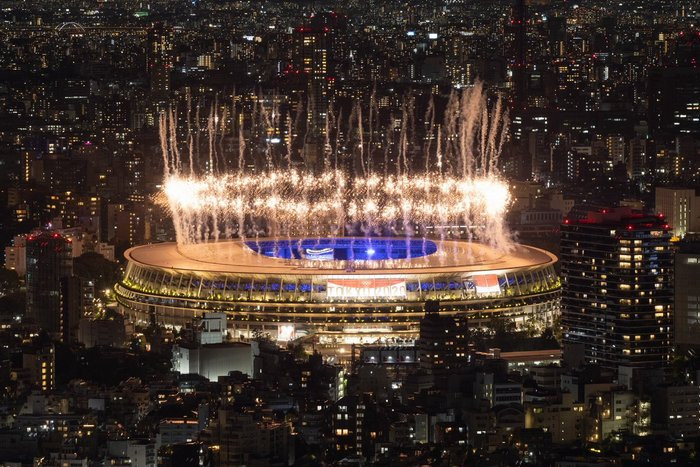Fireworks illuminate Tokyo as Japan take its Olympic bow ảnh 21 Fireworks illuminate Tokyo as Japan take its Olympic bow ảnh 21