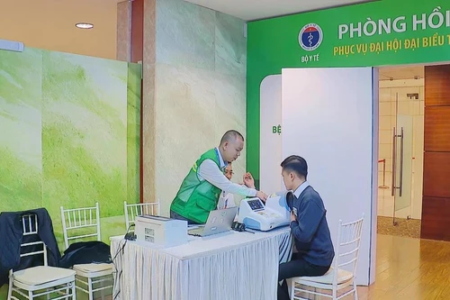 Medical staff have maintained a high level of focus on providing health care for delegates attending the 14th National Party Congress.