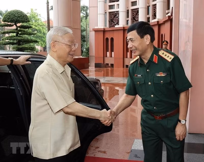 Photos: General Secretary Nguyen Phu Trong chairs meeting of Central Military Commission ảnh 1
