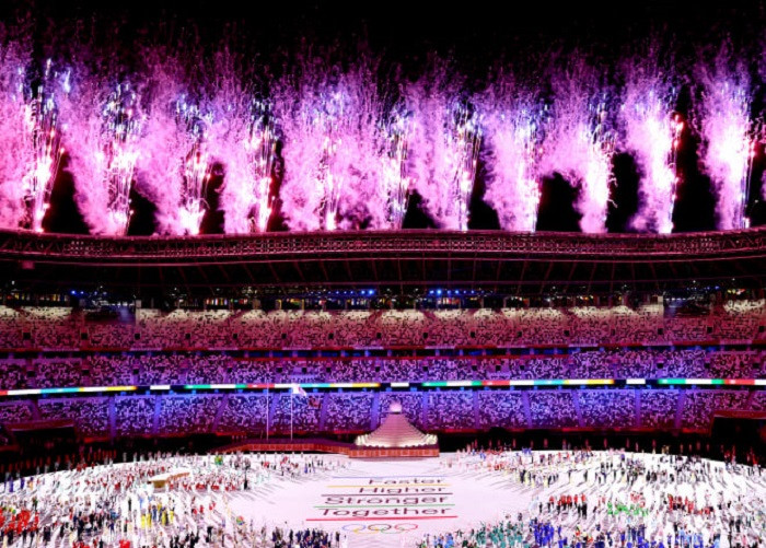 Tokyo Olympic Games 2020 opens with dazzling fireworks display ảnh 27