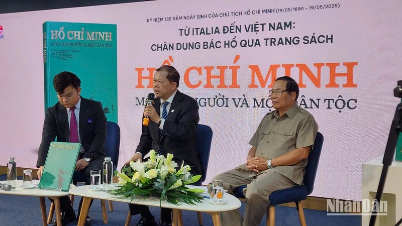 Speakers shared about the book (Photo: NDO)